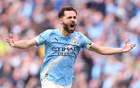 ESPN最新消息：西甲豪门巴塞罗那正与英超曼城展开激烈谈判，据悉巴萨有望在免签条款下成功签下中场核心贝尔纳多·席尔瓦，这一重磅转会或将颠覆本赛季欧洲足坛格局